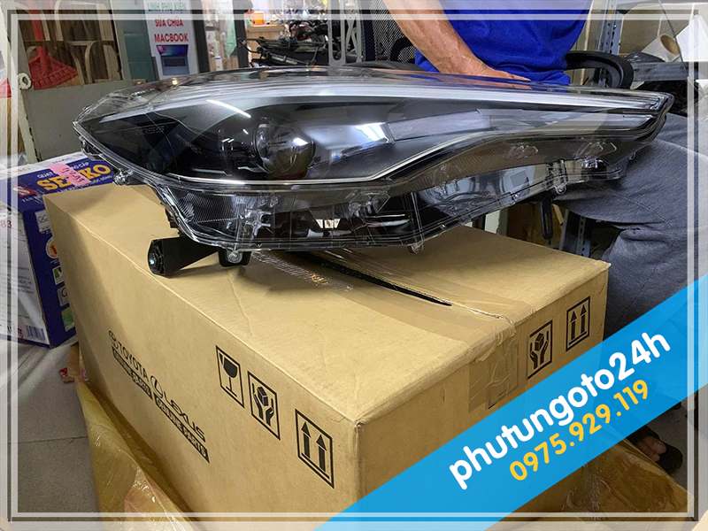 Chuyên bán đèn phá xe Corolla Cross 1.8 chính hãng Toyota Thailand