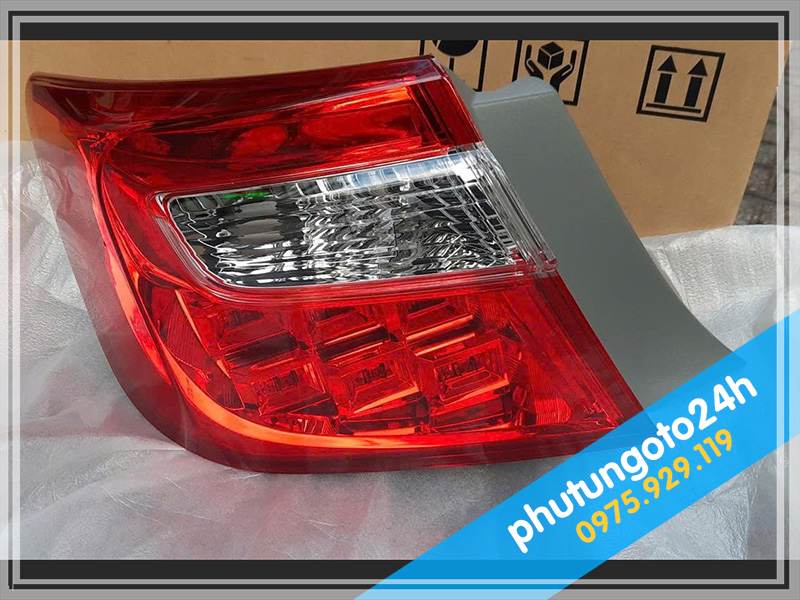 Mẫu đèn hậu ngoài Camry 2.0E và 2.5Q đời 2012, 2013, 2014, 2015