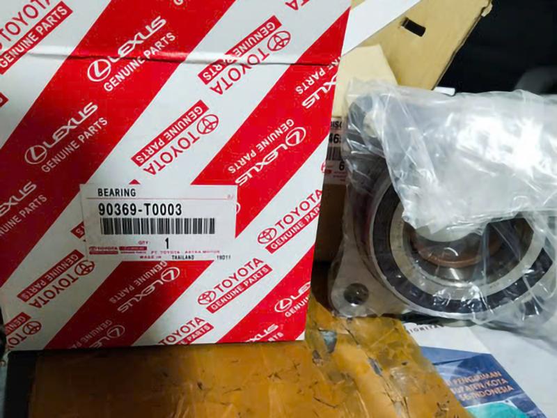 Mẫu bạc đạn bánh trước Fortuner giả mạo