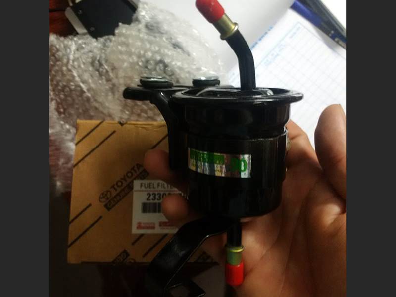 Mẫu lọc xăng Fortuner hàng Fake