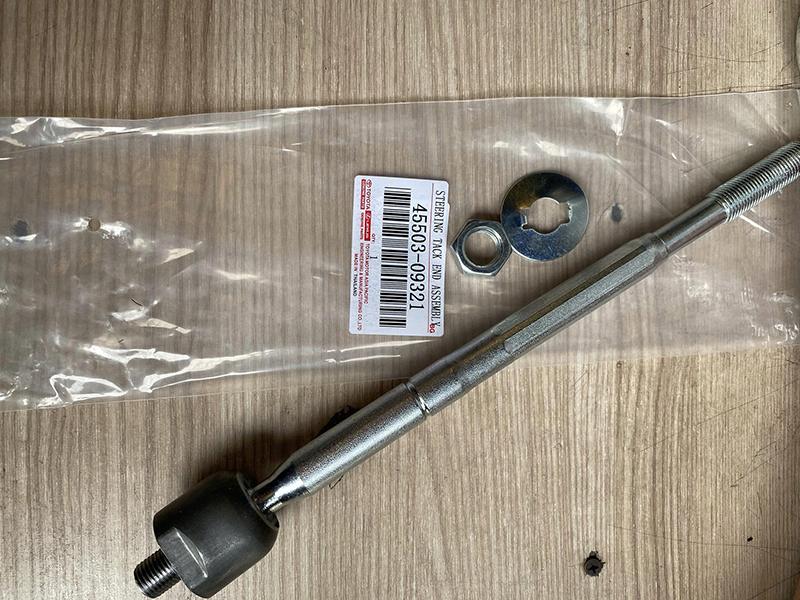 Mẫu rotuyn lái trong Fortuner hàng giả mạo